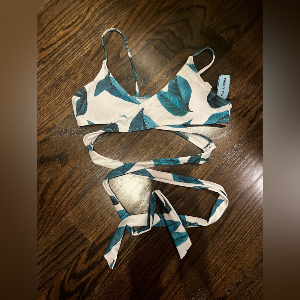 NWT bikini top